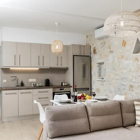 مزرعة للإقامة The Stone House Naxos