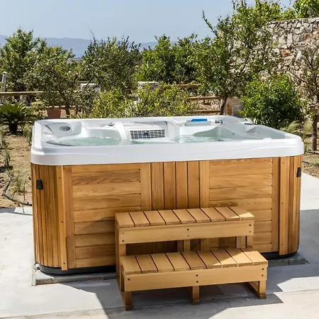 مزرعة للإقامة The Stone House Naxos *