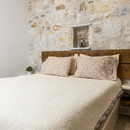 مزرعة للإقامة The Stone House Naxos Glinado Naxos