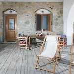 The Stone House Naxos 팜스테이 *