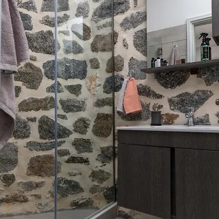 The Stone House Naxos 팜스테이 *